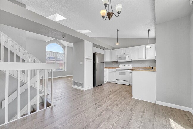 Building Photo - $2,445 - 3 Bed, 1 Bath Newly Renovated Hom...