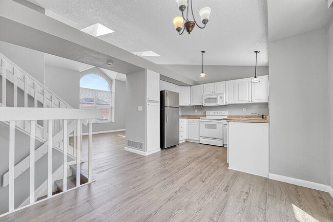 Building Photo - $2,595 - 3 Bed, 1 Bath Newly Renovated Hom...