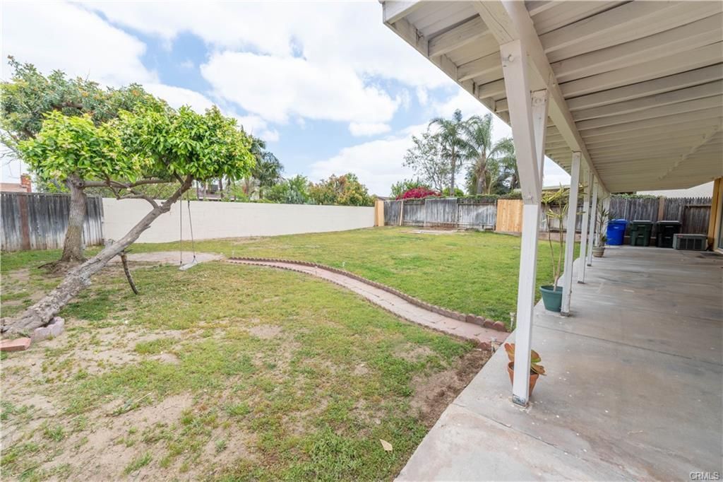 Building Photo - 443 S Tamarisk Ave
