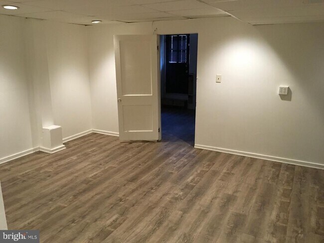 Building Photo - 2477 W Cold Spring Ln