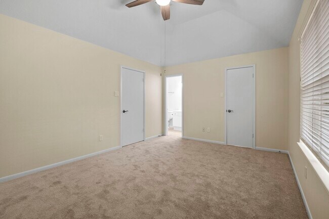 Building Photo - 13 E Willowood Ct