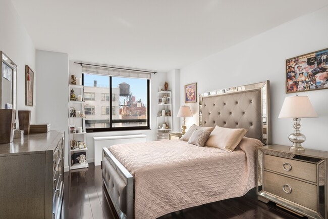 Building Photo - 171 E 84th St