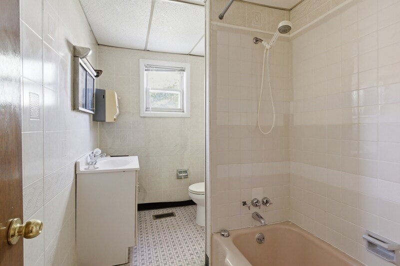 Building Photo - 1101 S Carey St