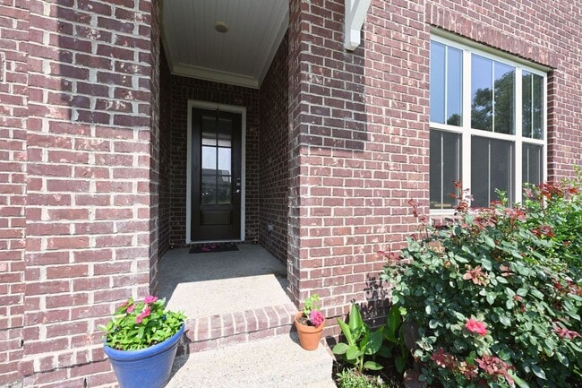Building Photo - **2019-BUILT EXECUTIVE HOME IN A CUL-DE-SA...