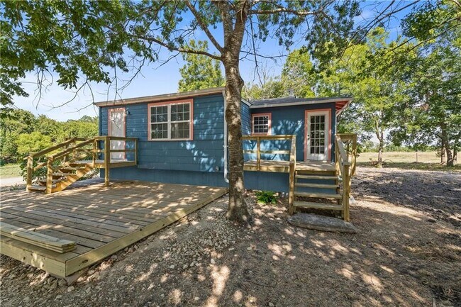 Building Photo - 2201 Cr 320