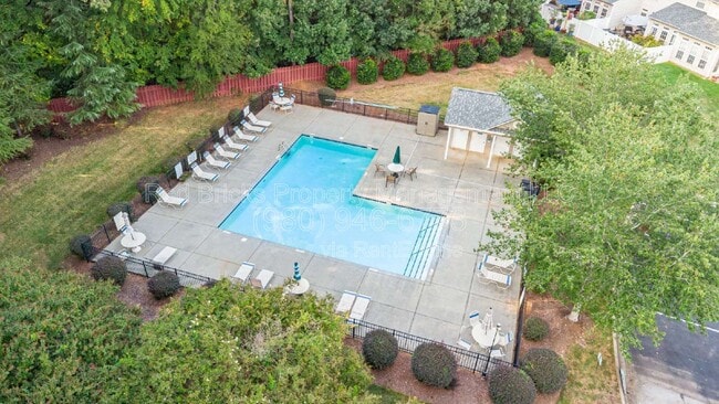 Building Photo - 2620 Grantham Place Dr