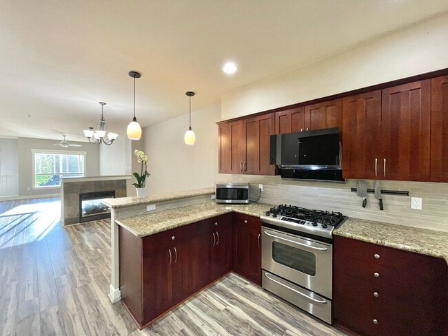 Building Photo - Great Townhome for rent