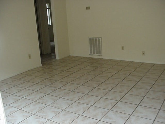 Building Photo - 6333 Northway Dr