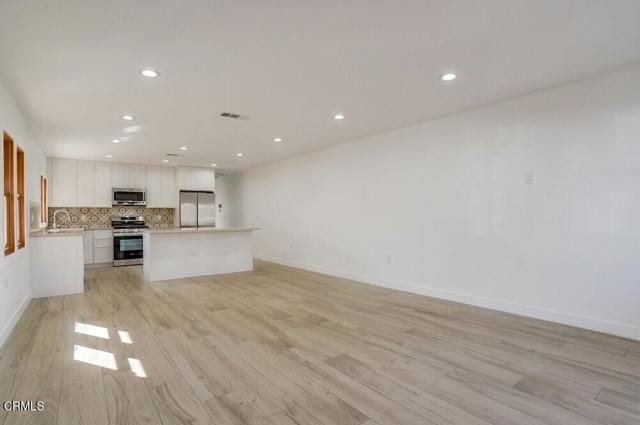 Building Photo - 130 N Ave 60