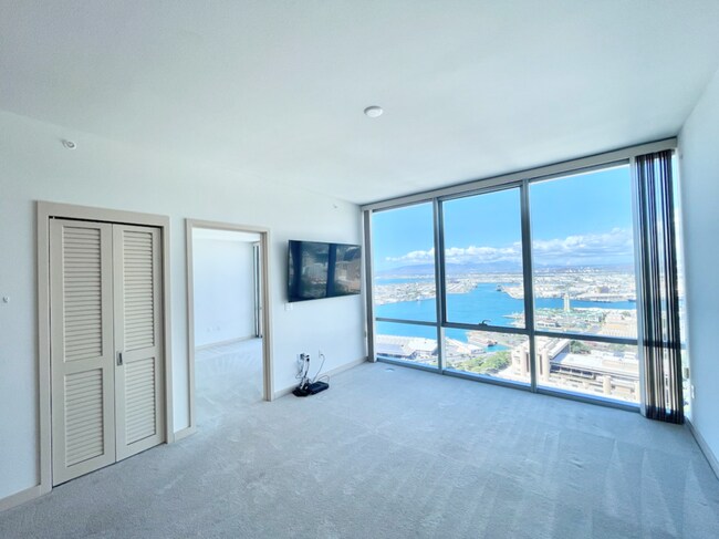 Building Photo - 555 South St