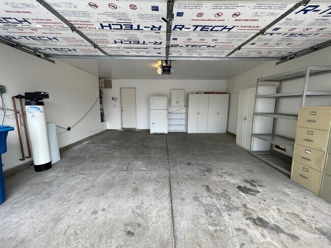 Building Photo - CHARMING 3BD/2BA HOME NEAR ELKHORN
