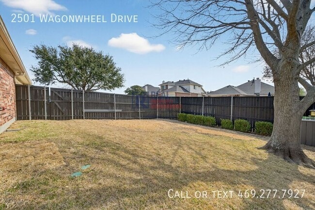 Building Photo - 2501 Wagonwheel Dr