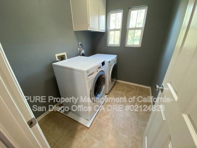 Building Photo - 1553 Hunters Glen Ave