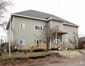 Building Photo - 425 Bluff St