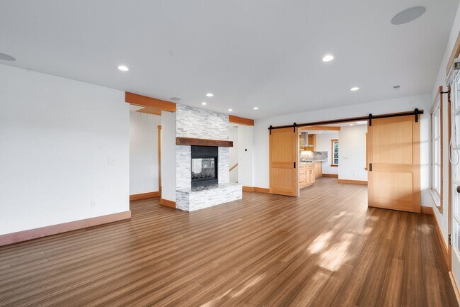 Building Photo - Lake Oswego Four Bedroom Home with View of...