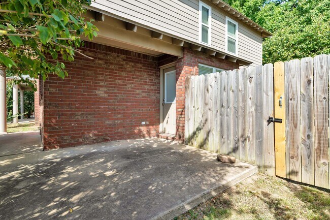 Building Photo - 581 W Moan Pl