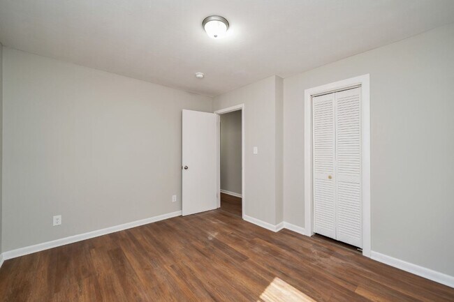 Building Photo - Now Accepting Section 8! Get $500 OFF Your First Month's Rent!