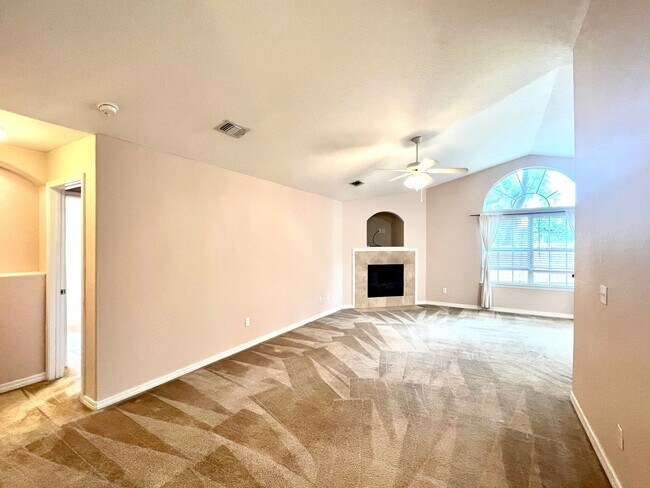 Building Photo - Nice 3BR/2BA - Convenient to NAS Pensacola