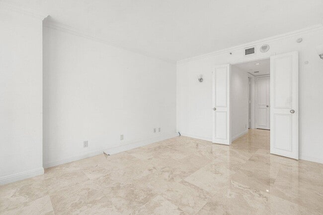 Building Photo - 4201 N Ocean Blvd