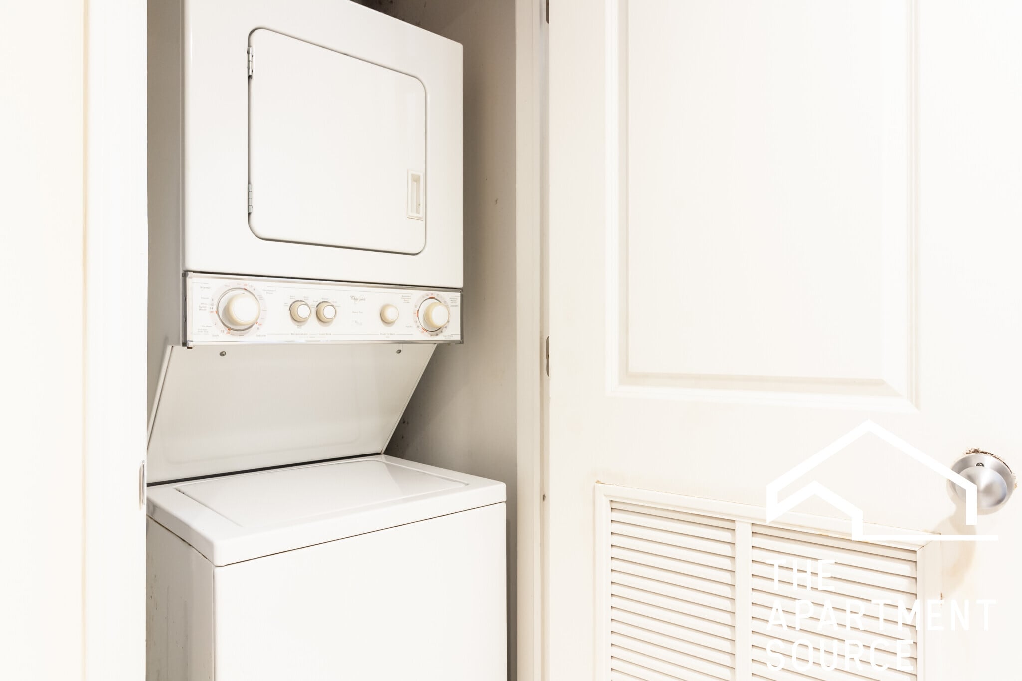 Building Photo - 855 W Cornelia Ave