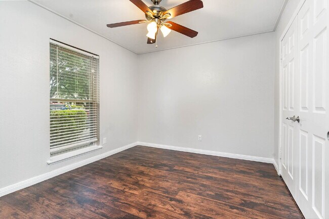 Building Photo - Great Entertaining Spaces!