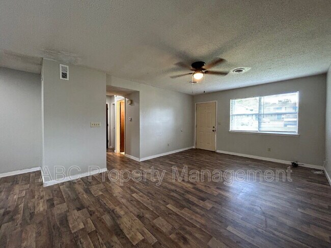 Building Photo - 1603 Juniper Cir