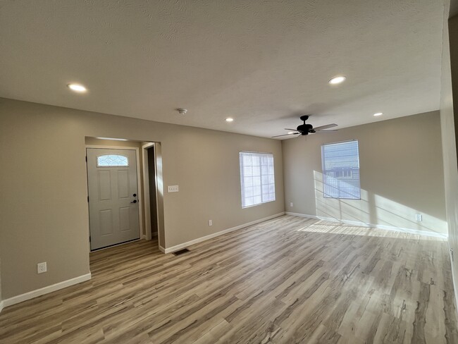 Building Photo - 7019 N 33rd St