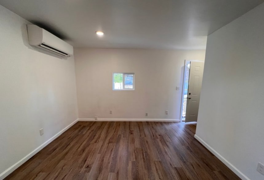 Building Photo - 947 Woodmere Ave