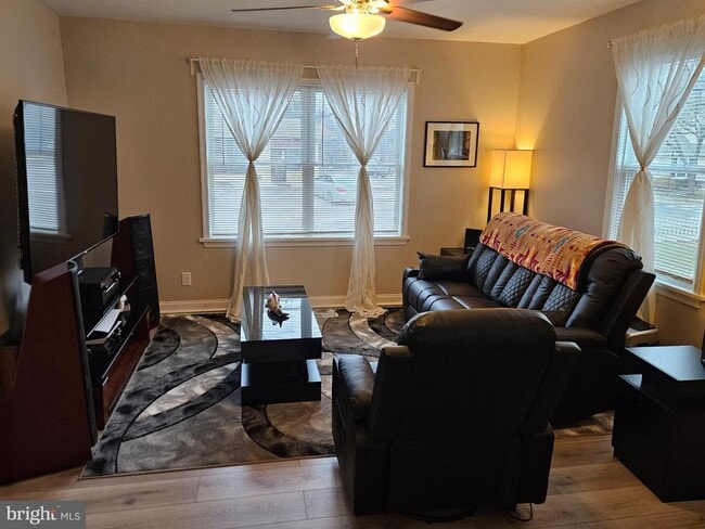 Building Photo - 404 W Wayne Ave