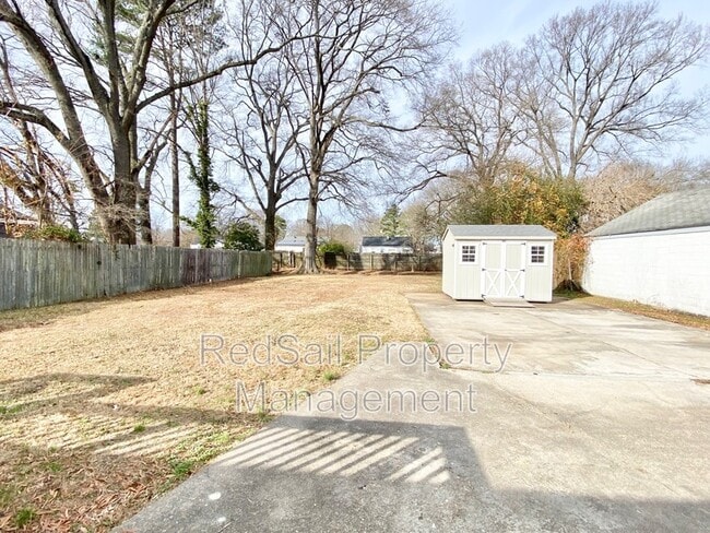 Building Photo - 619 Brewer St