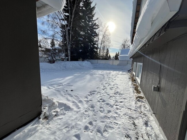 Building Photo - 407 Lathrop St