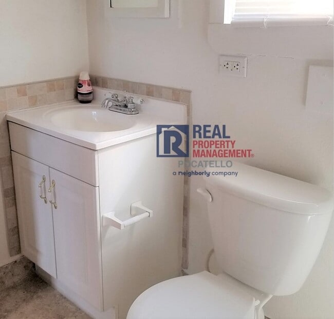 Building Photo - 517-519 E Cedar St