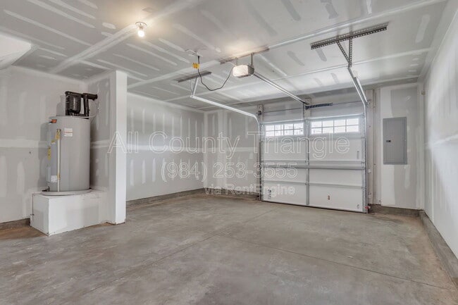 Building Photo - 1715 Chirping Trl