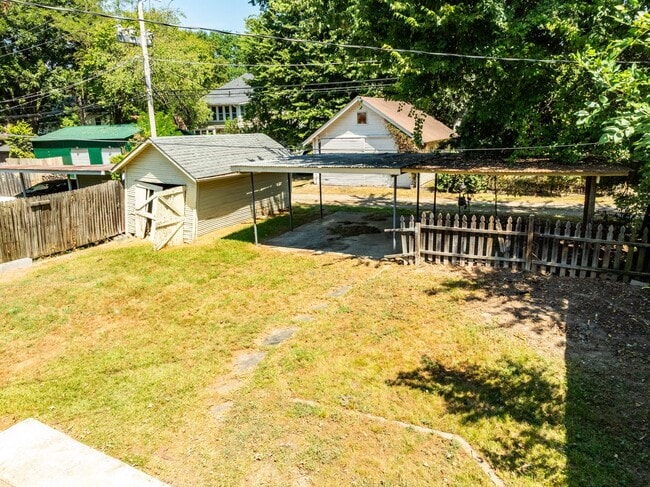 Building Photo - 508 N May Ave