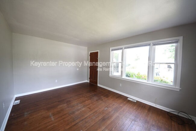 Building Photo - 9286 Marlow Ave