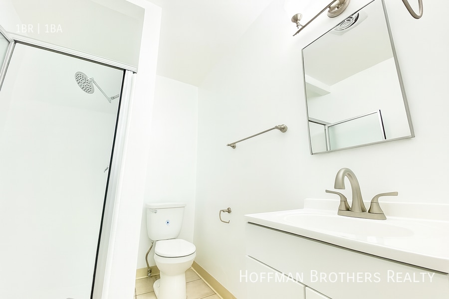 Building Photo - 3956 Stevely Ave