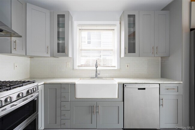 Building Photo - 67 S Grand Ave