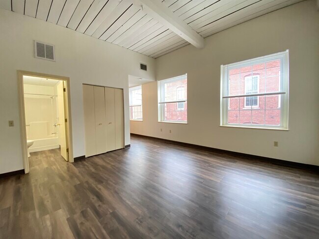 Building Photo - 30 Hanover St