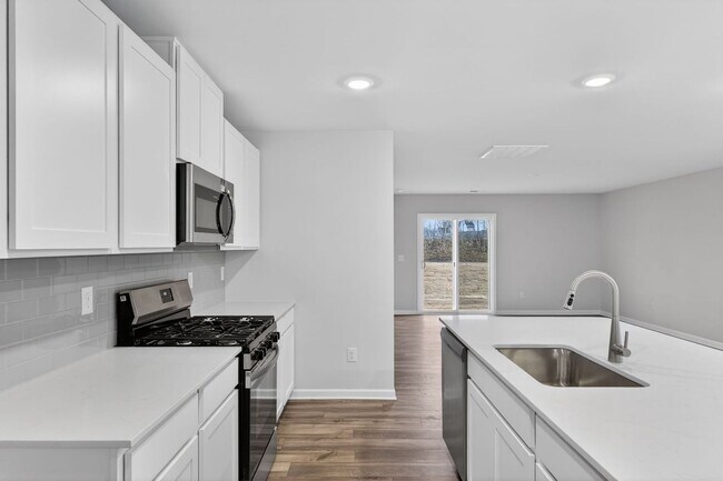 Building Photo - Spacious 5BR House in Statesville