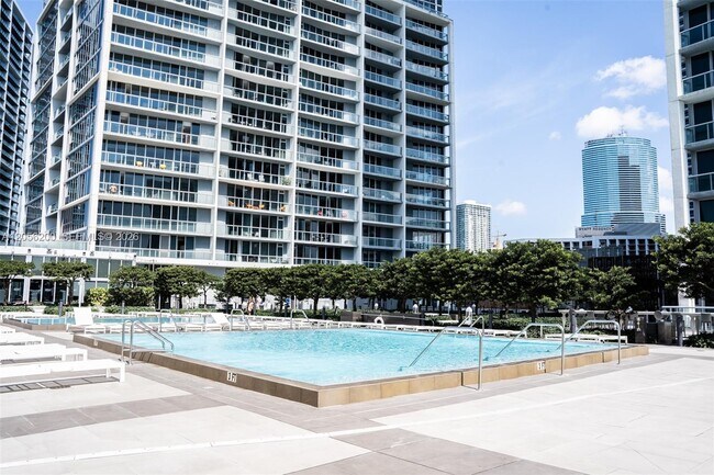 Building Photo - 495 Brickell Ave