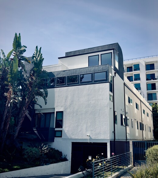 Building Photo - 3675 Keystone Ave