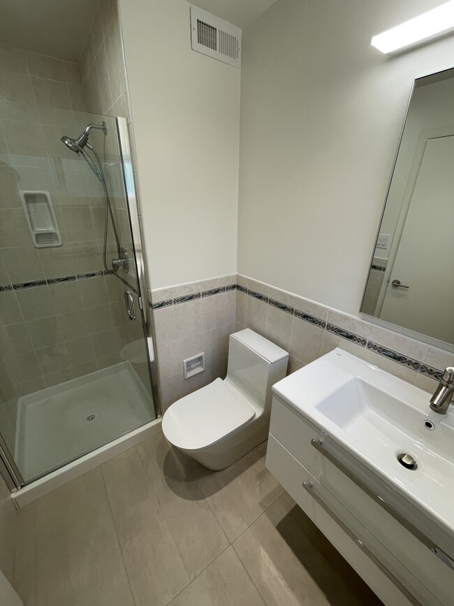 Building Photo - 36 Redwood Ave