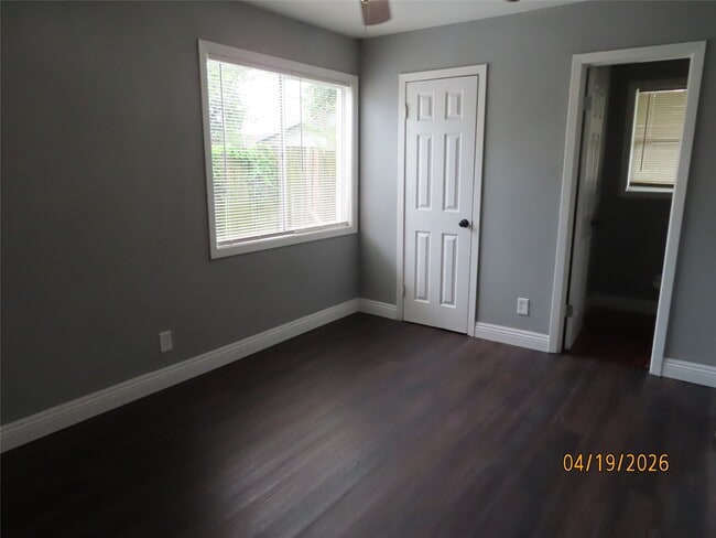 Building Photo - 10410 Broadstairs St