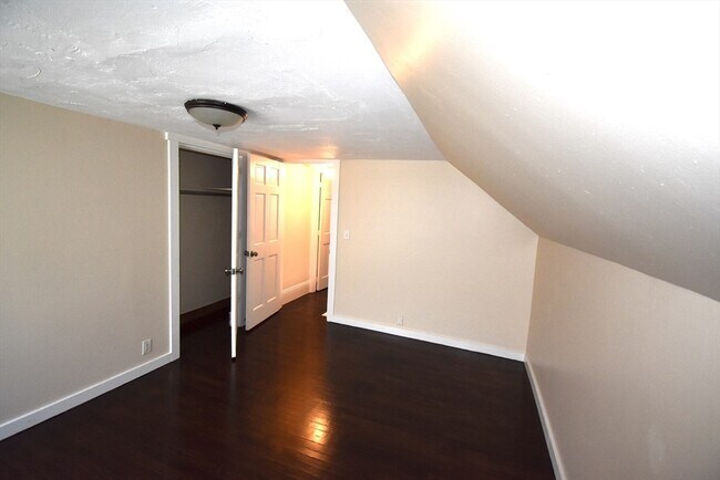 Building Photo - 272 Nahatan St