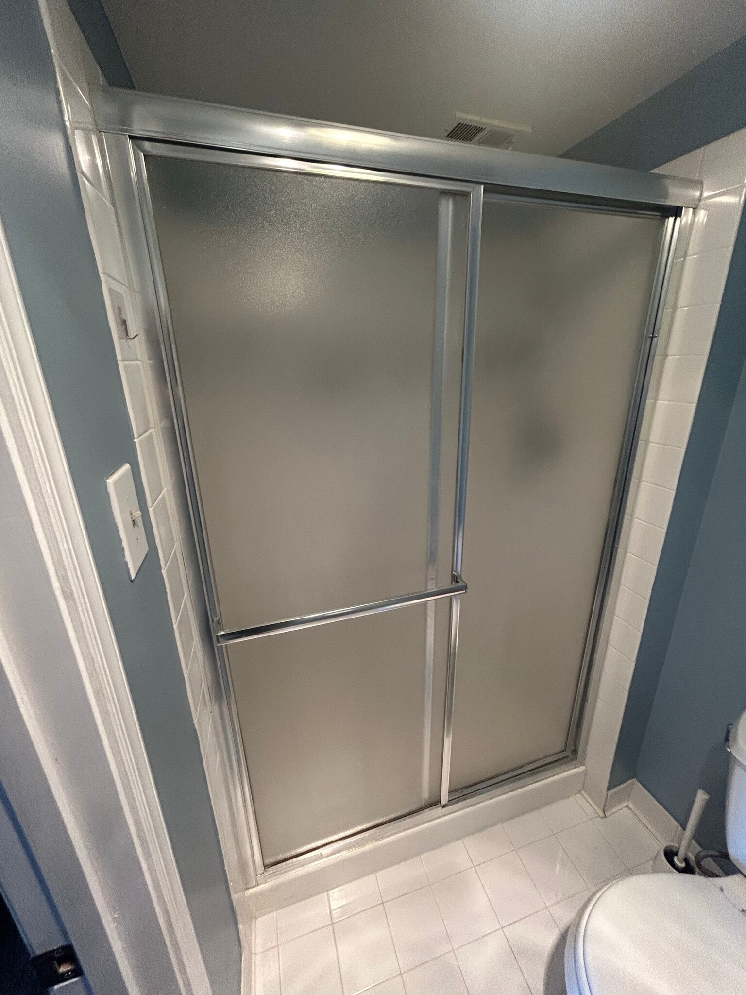 Bedroom #1 Shower - 4500 S Four Mile Run Dr