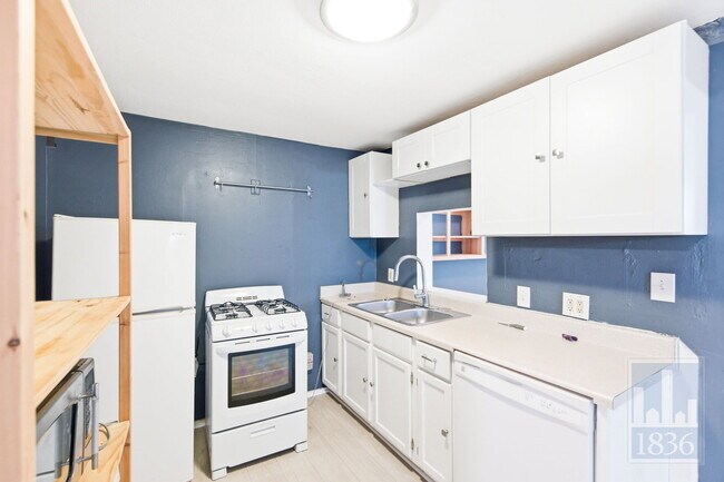 Building Photo - 1201 W 40th St