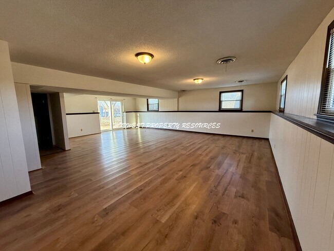 Building Photo - Spacious 3 Bedroom Home with Finished Lower Level & Large Fenced Yard