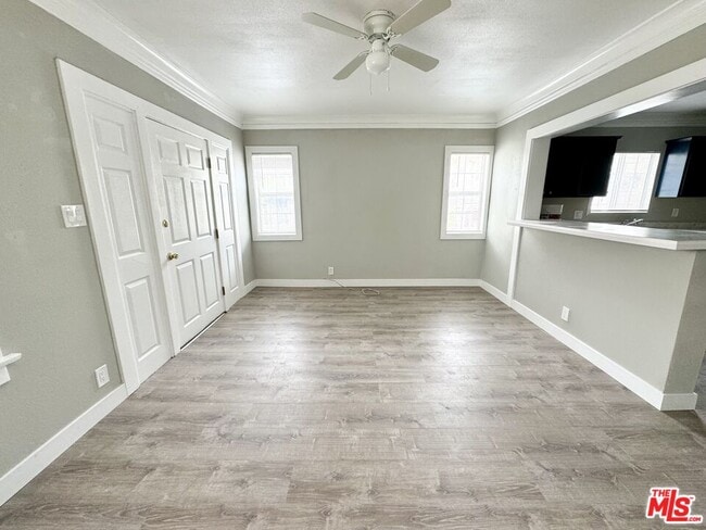 Building Photo - 1048 W 62nd St