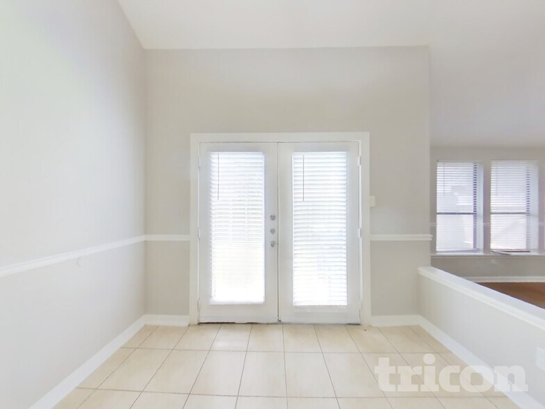 Building Photo - 13822 Cantwell Dr
