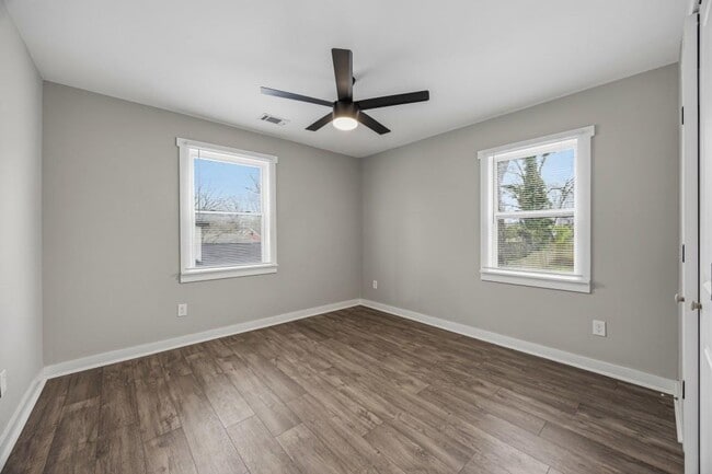 Building Photo - 2455 Lynn Iris Dr